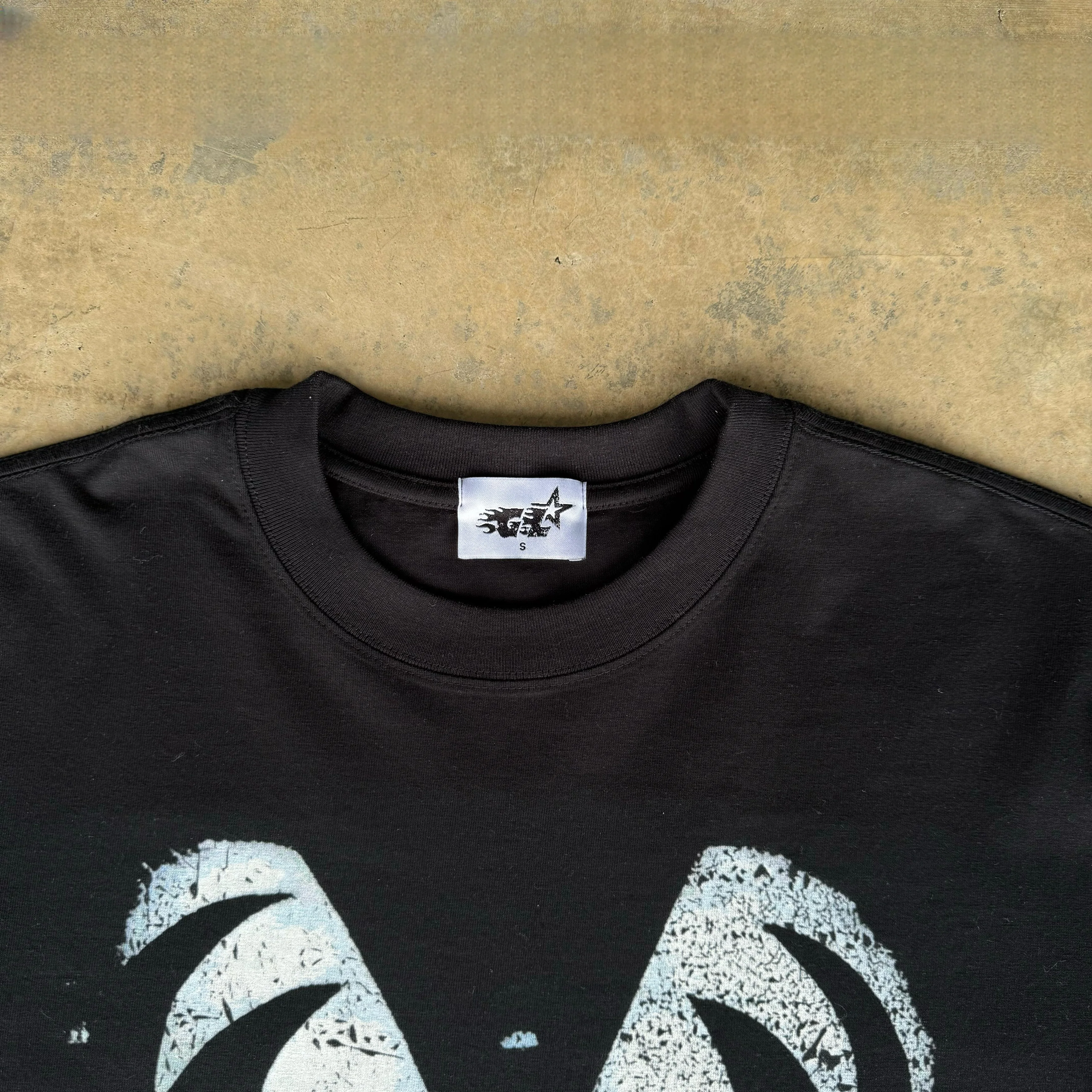 "Kiss Me Tee" (Black) - Image 3