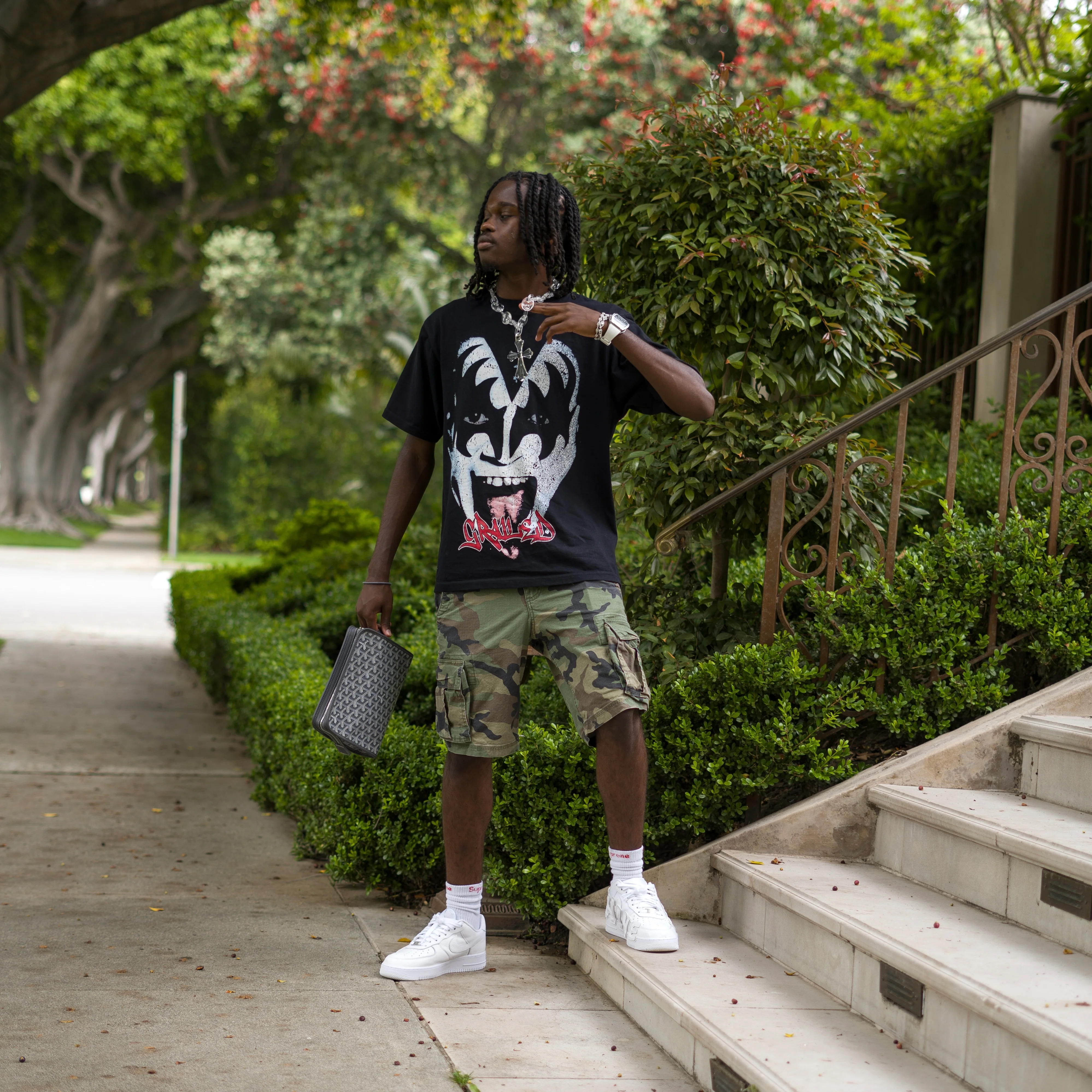 "Kiss Me Tee" (Black) - Image 5