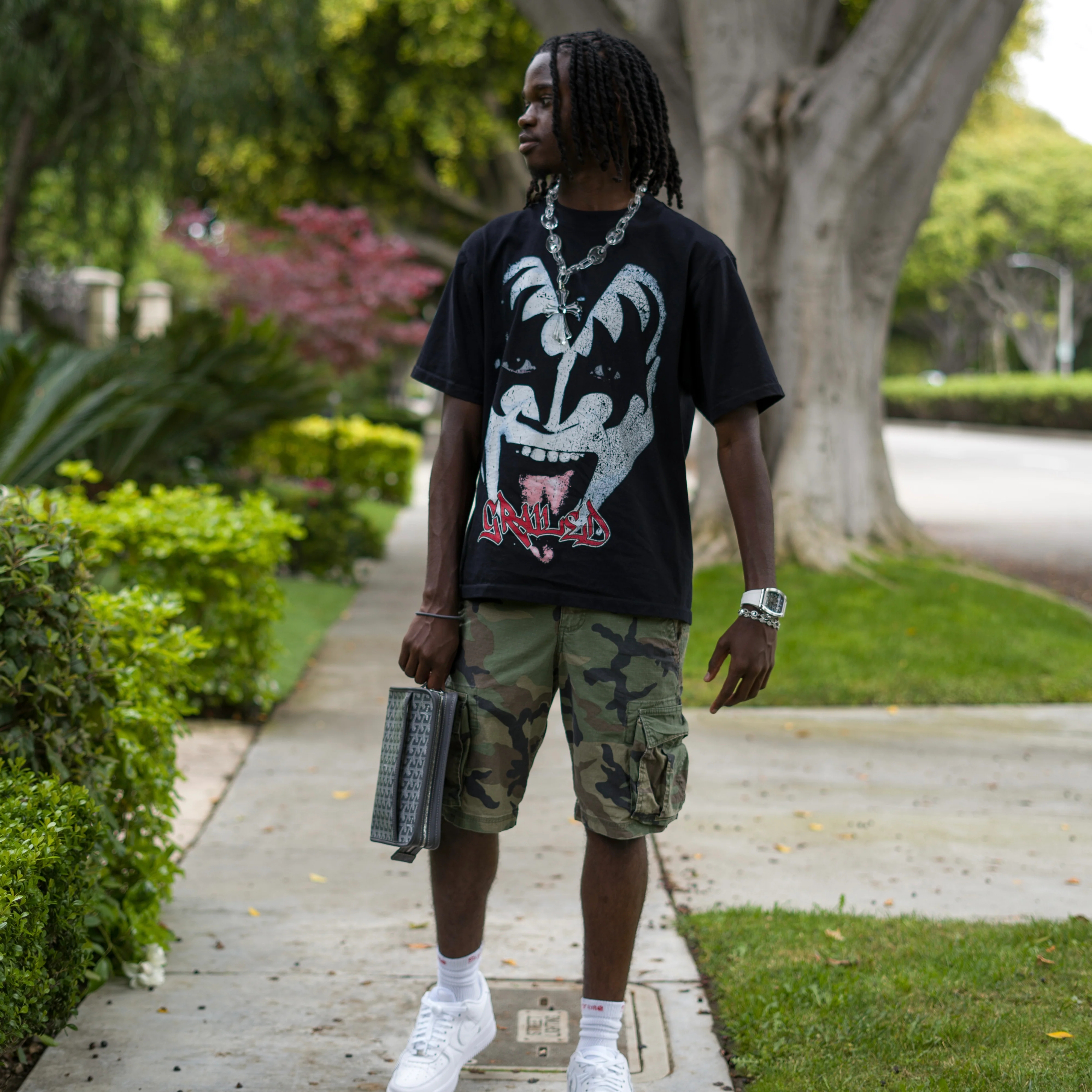 "Kiss Me Tee" (Black) - Image 7